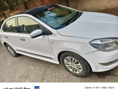 Skoda Rapid 2013 White Sedan for Sale Skoda Rapid 2013 White Sedan for Sale
