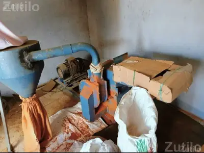 5HP Chili Pulverizer Grinding Machine 5HP Chili Pulverizer Grinding Machine