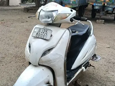 White Honda Activa Scooter for Sale White Honda Activa Scooter for Sale