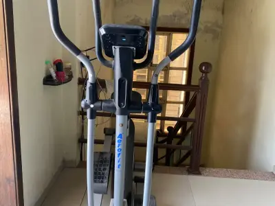 AEROFIT CROSS TRAINER