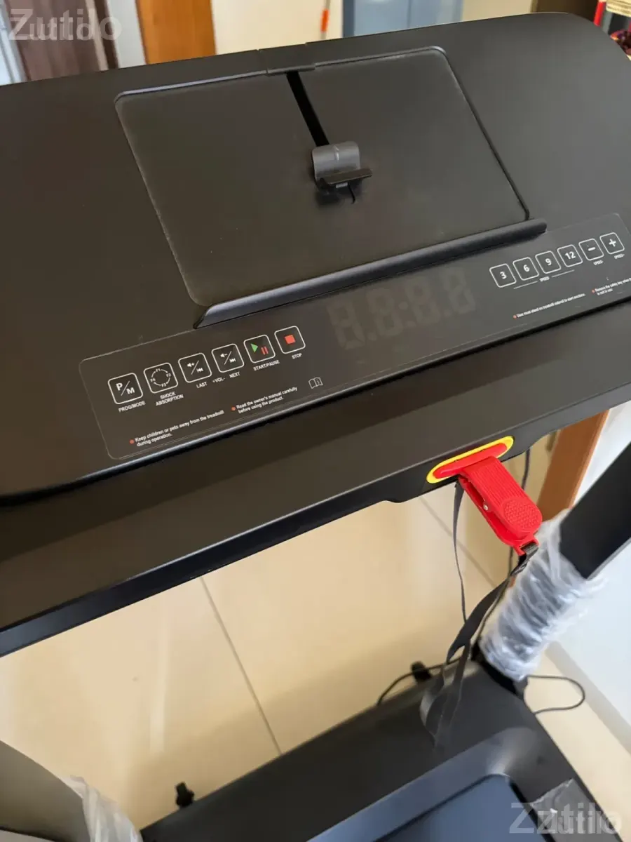 Durafit Velox 6 HP Peak BLDC Motorized Treadmill – Like New - Gym & Fitness Equipment - Ahmedabad City - Image 3