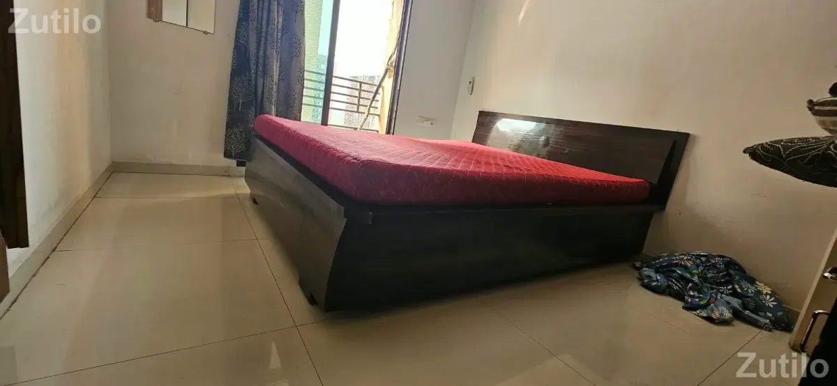 Double Bed dismantle 6 x 7 feet double storage box bed made of wood - પલંગ અને ગાદલા - સુરત શહેર - Image 5