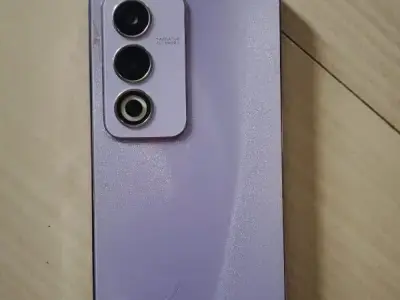 OPPO Violet 5G Phone with Triple Camera OPPO Violet 5G Phone with Triple Camera