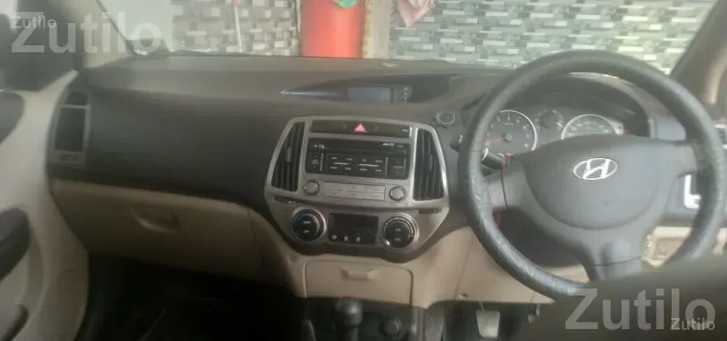 Hyundai i20 2014 Petrol Car for Sale - કાર - હળવદ - Image 4