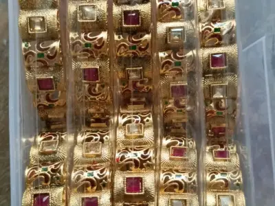 Gold Polish Bangles Set with Stone Design Gold Polish Bangles Set with Stone Design