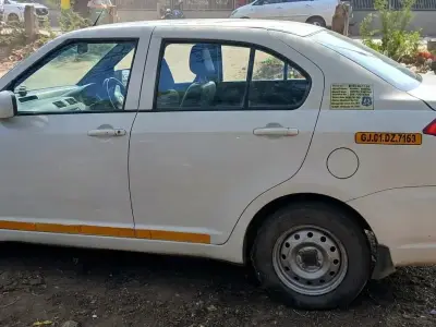 Maruti Swift Dzire 2016 White Sedan Maruti Swift Dzire 2016 White Sedan