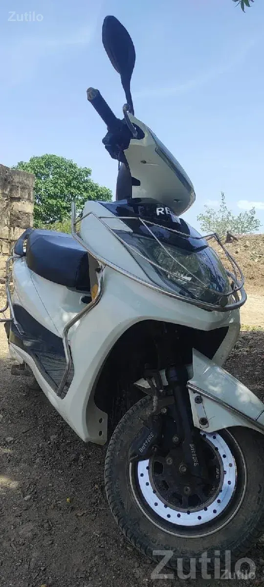 Used Electric Battery Scooter for Sale - Bikes - Bhanvad - Image 3