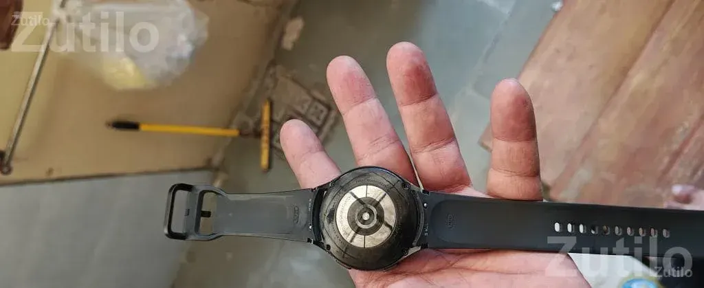 Samsung Galaxy Watch 4 in Good Condition - Smart Watches - Vadodara City - Image 4