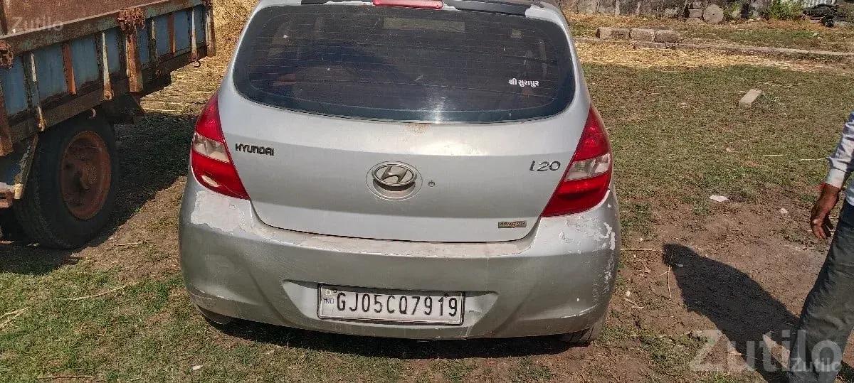 Hyundai i20 Silver Hatchback for Sale - કાર - મેન્ડરડા - Image 3