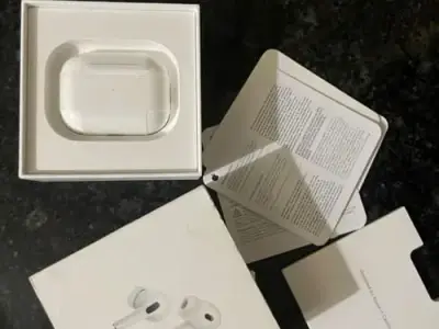 Apple AirPods Pro 2nd Gen with Box Apple AirPods Pro 2nd Gen with Box