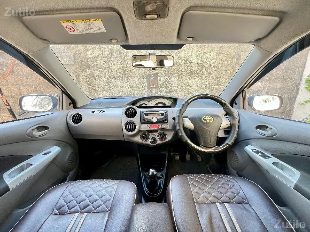 Toyota Etios VX Petrol - Cars - Keshod - Image 5