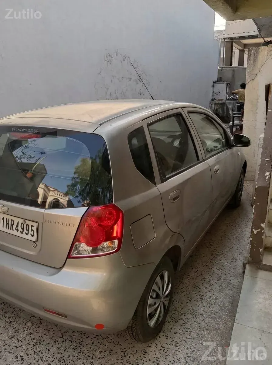 Chevrolet U-VA Hatchback Silver Car - કાર - અમદાવાદ શહેર - Image 2
