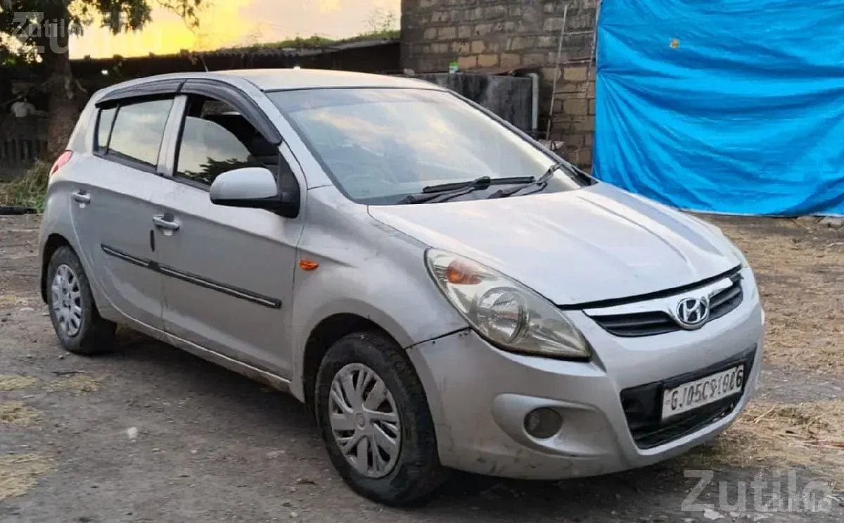 Hyundai i20 2011 Diesel Hatchback - Cars - Sutrapada - Image 3