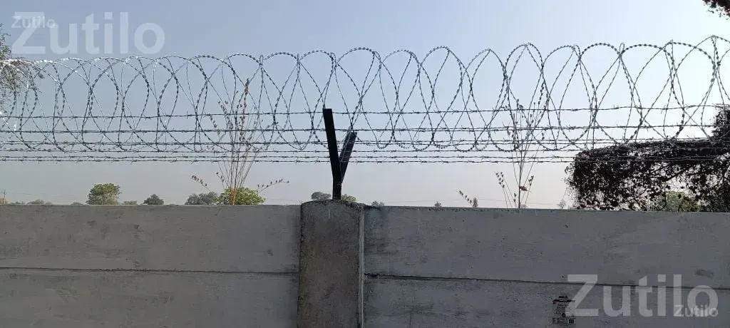 Barbed Wire Fencing Work and Wire Roll - ટૂલ્સ અને હાર્ડવેર - વિરમગામ - Image 5