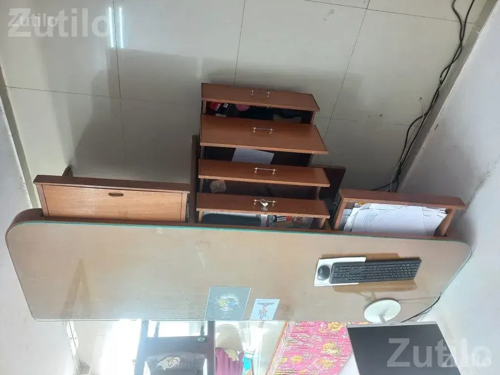 Large Wooden Computer Table with Glass Top - ડેસ્ક, ઓફિસ અને કોમર્શિયલ ફર્નિચર - ભાવનગર શહેર - Image 3