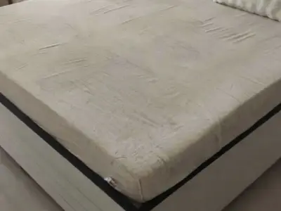 Wooden Queen size bed with Mattress Wooden Queen size bed with Mattress