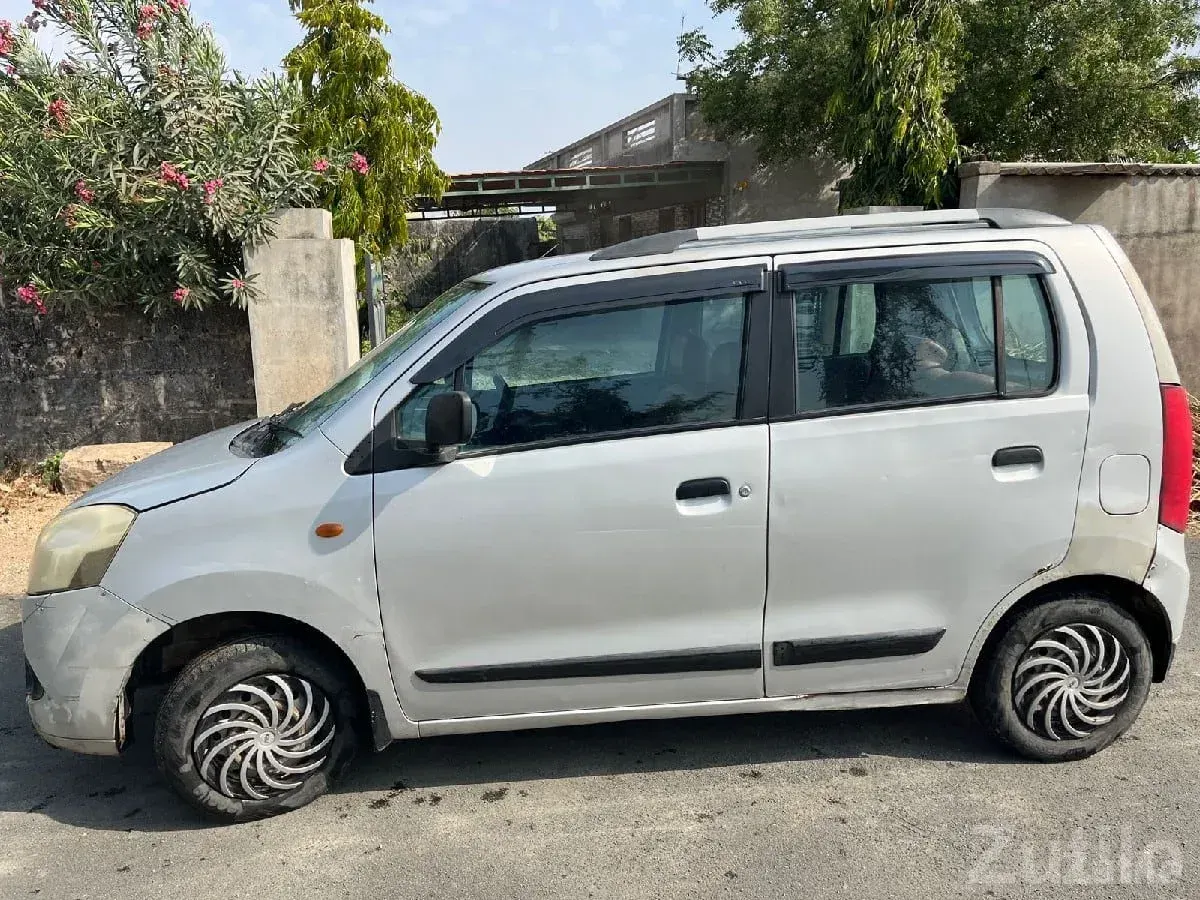 2011 Maruti Suzuki WagonR LXI Car - કાર - પોરબંદર - Image 2