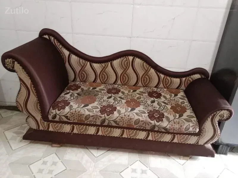 Stylish Brown Floral Sofa Couch - મોબાઇલ ફોન - માંગ્રોળ - Image 2