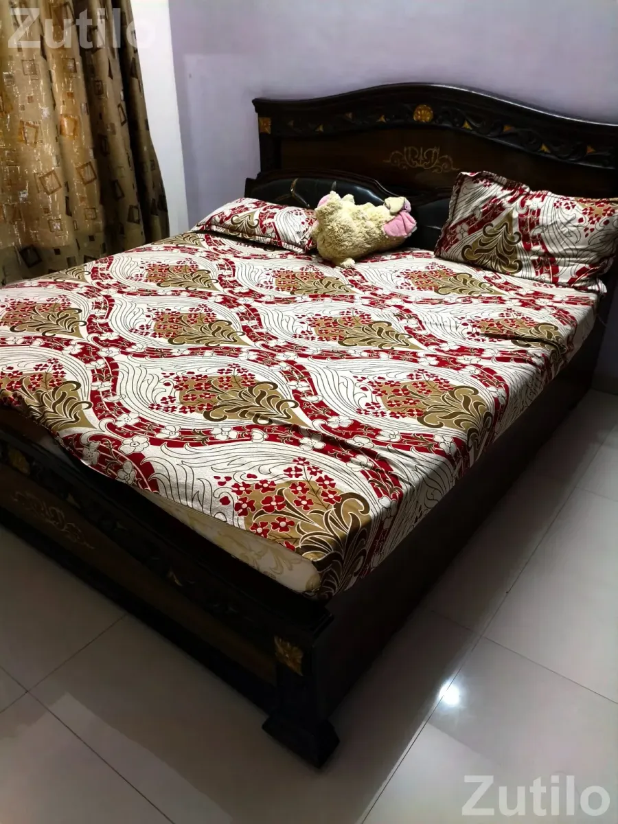 Double bed (king size) - પલંગ અને ગાદલા - સુરત શહેર - Image 1