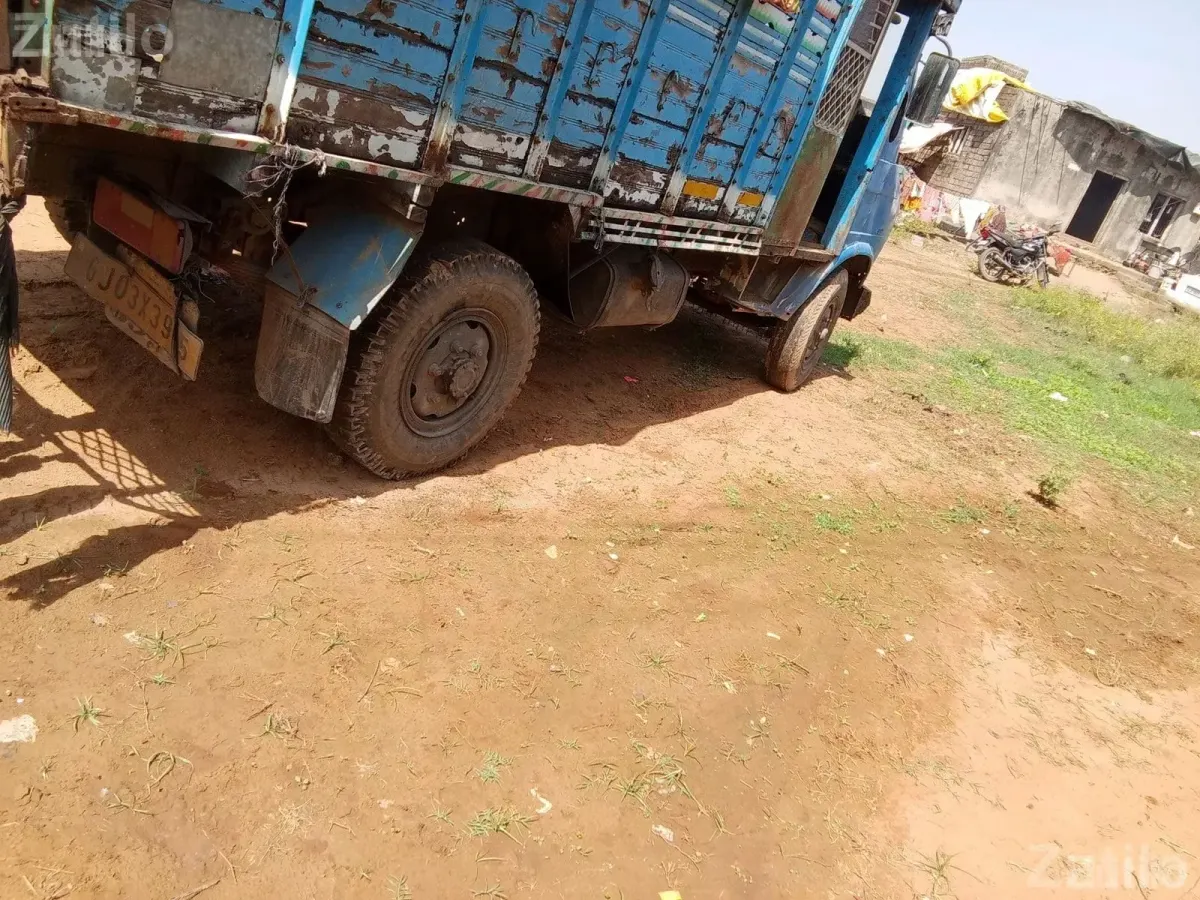 Used Cargo Truck 2000 Model - Trucks & Lorries - Himmatnagar - Image 3
