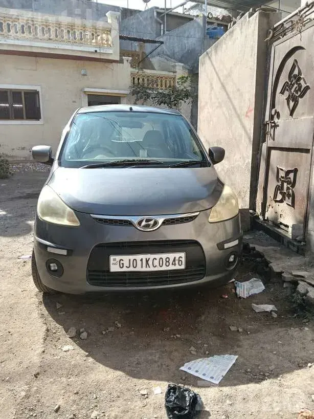 Hyundai i10 2010 Model Hatchback - કાર - રાજકોટ શહેર - Image 3