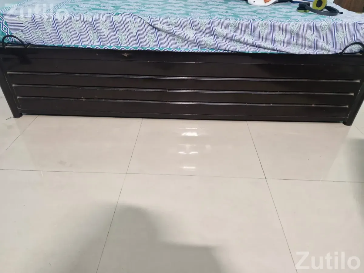 Set of two hydrolic settees with 5 Inch metress - પલંગ અને ગાદલા - વડોદરા શહેર - Image 3