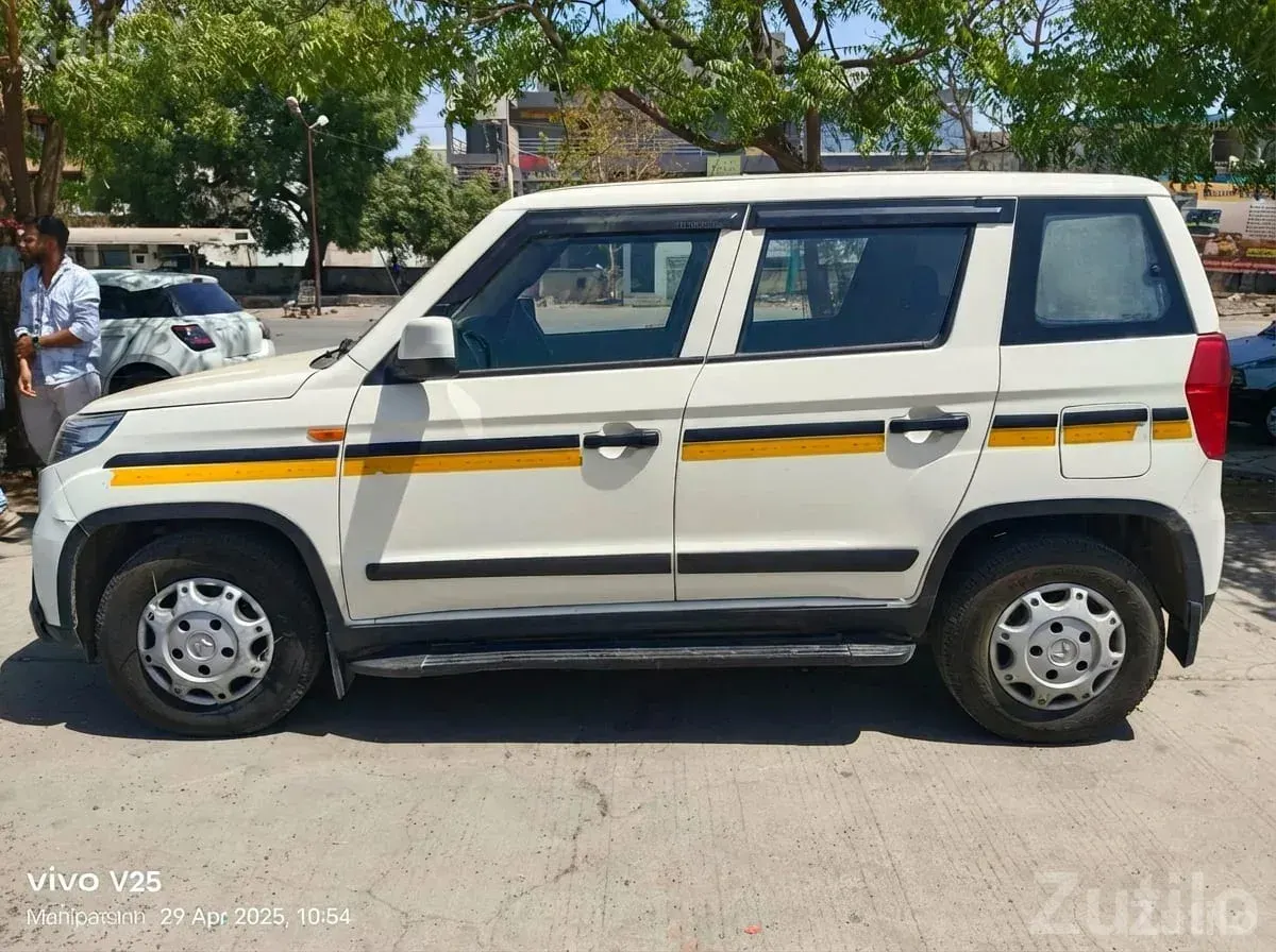 White Mahindra TUV300 Commercial SUV - કાર - ઉપલેટા - Image 2
