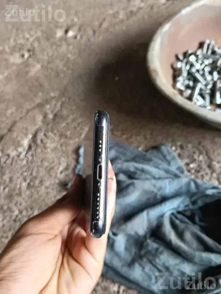 Apple iPhone XS 64GB with Face ID - Mobile Phones - Surat City - Image 4
