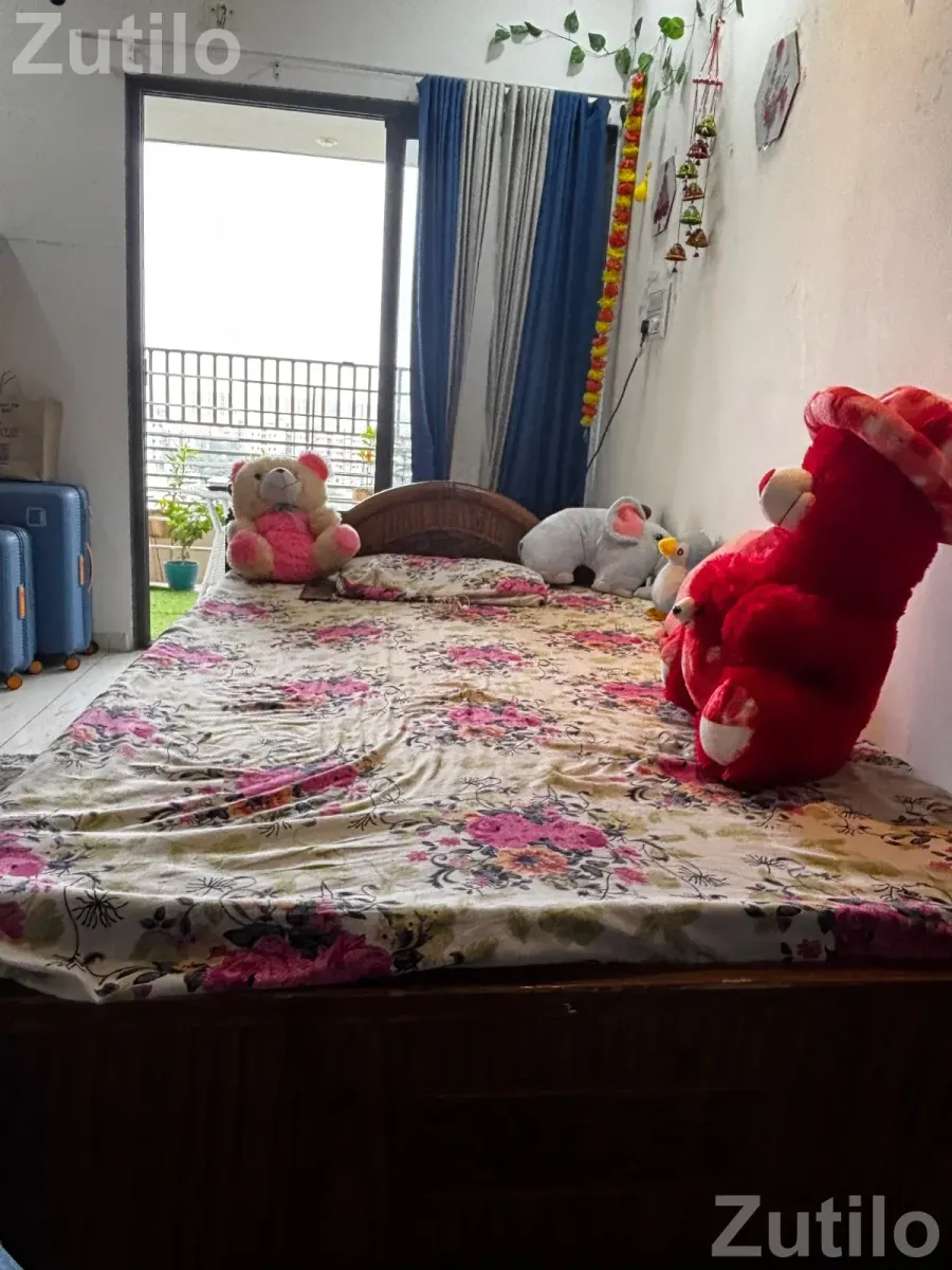 Double bed 6x4 - Beds & Mattresses - Ahmedabad City - Image 2