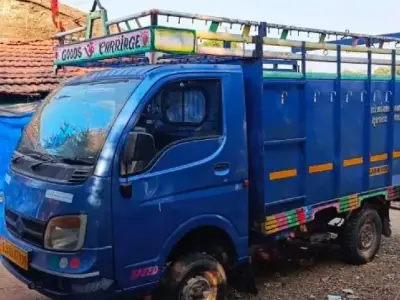 Bolero Chhota Hathi Goods Vehicle Rental