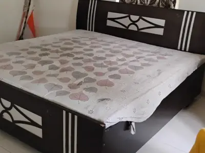 Queen Size Engineered Wooden Bed with Mattress – Excellent Condition