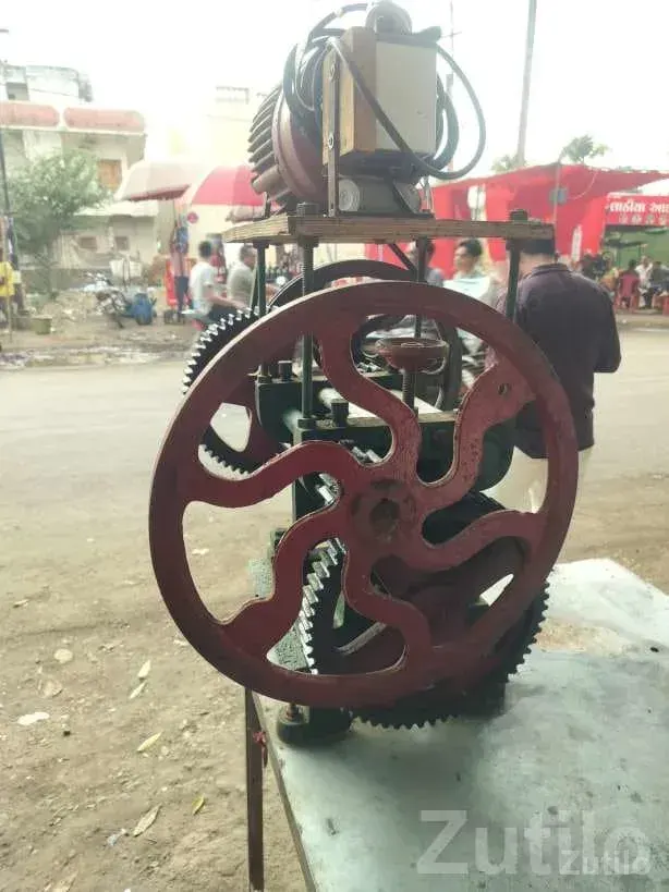 Sugarcane Juice Machine Heavy Duty Crusher - Machinery - Visavadar - Image 2