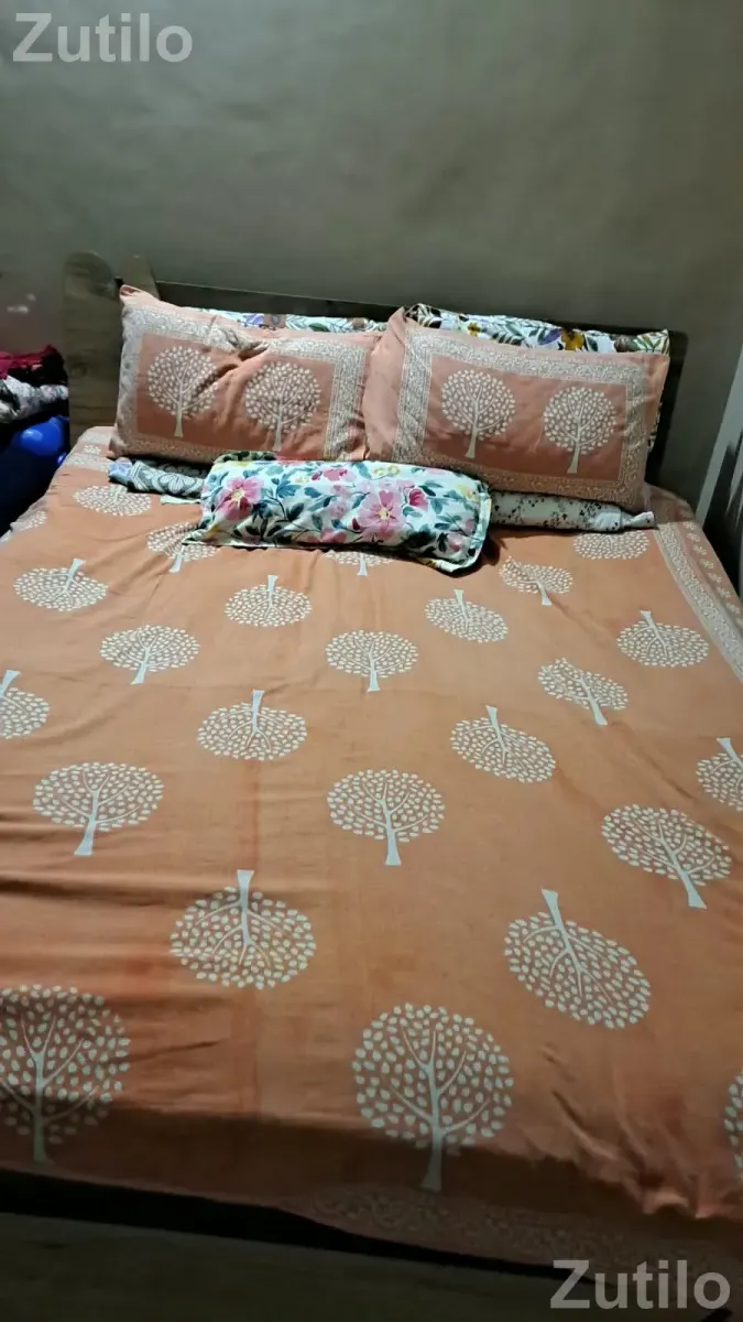 Queen Size Bed with Mattress - પલંગ અને ગાદલા - વડોદરા શહેર - Image 3