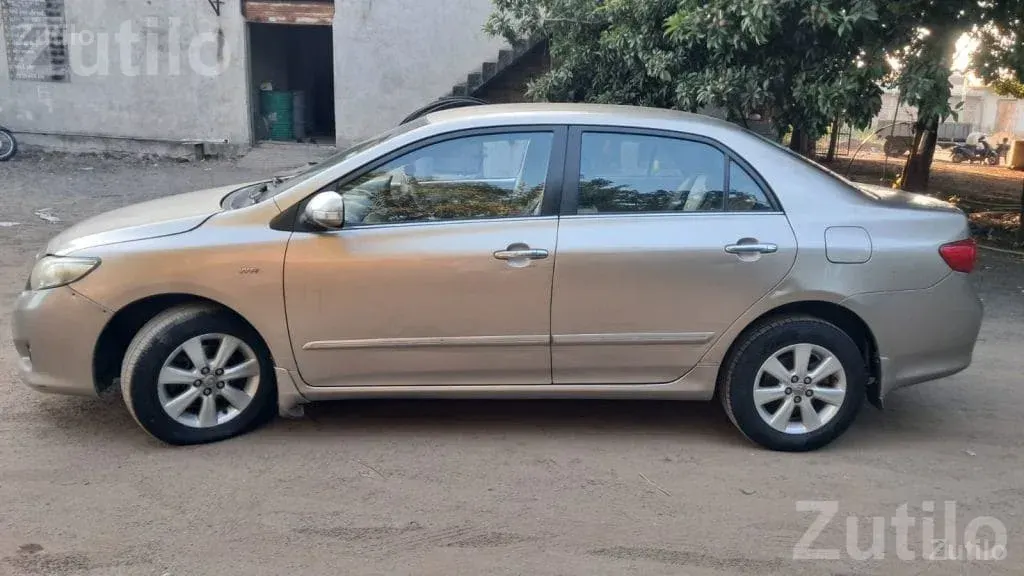 Toyota Corolla Altis 2009 Petrol CNG Sedan - કાર - જસદણ - Image 2