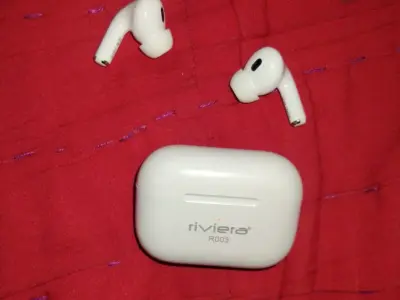 Riviera R003 Bluetooth Wireless Earbuds Riviera R003 Bluetooth Wireless Earbuds