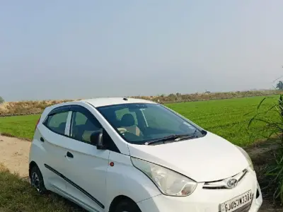 Hyundai Eon Magna+ 2015 White Hatchback Hyundai Eon Magna+ 2015 White Hatchback