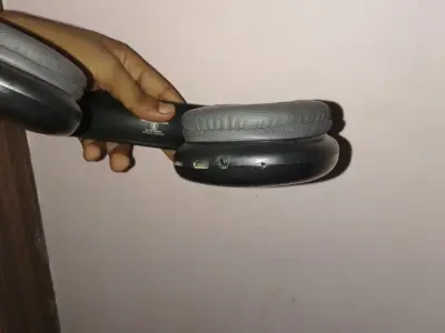 Bluetooth wireless headphones