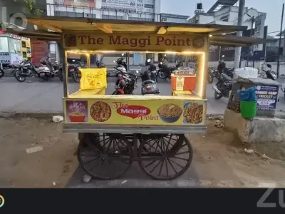 Running Maggi Food Cart with Display Setup Running Maggi Food Cart with Display Setup