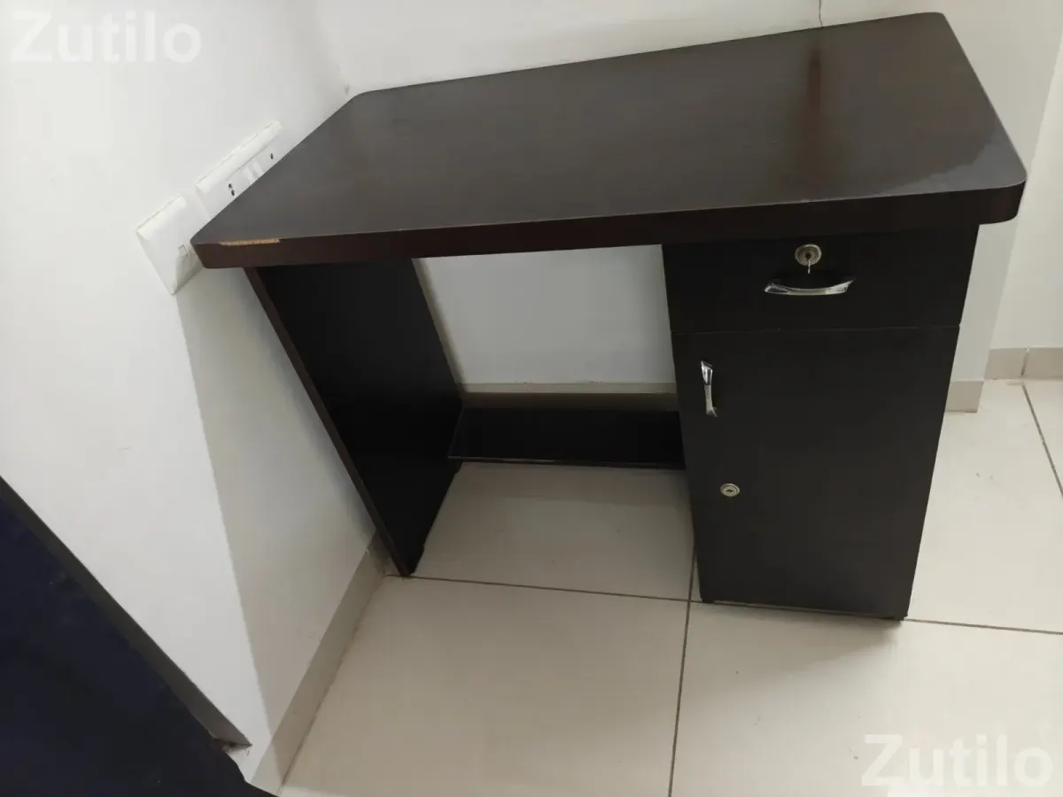 Computer/study table - Office Furniture - Ahmedabad City - Image 2