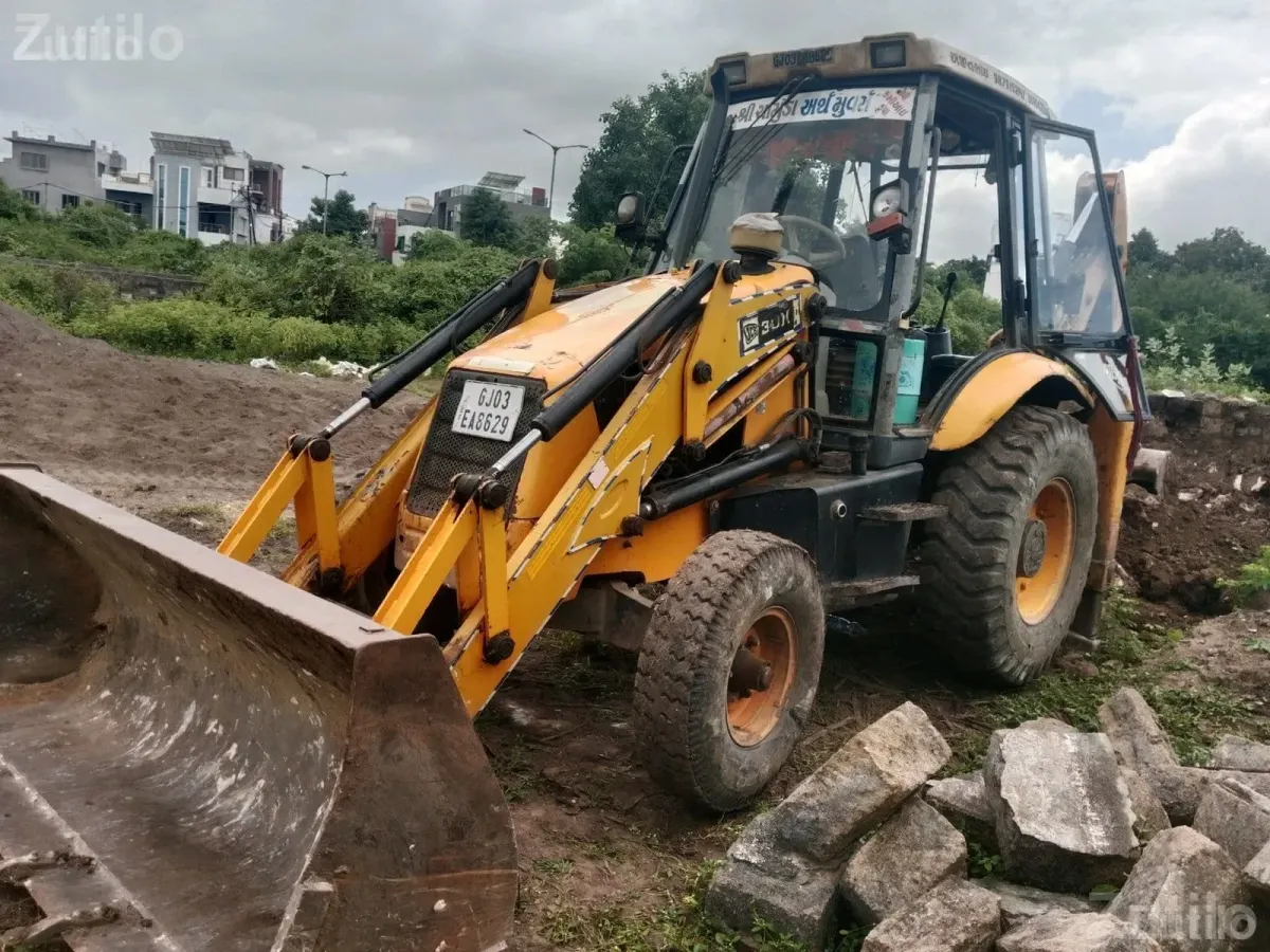 JCB Backhoe Loader 2010 Model - Construction Vehicles - Junagadh City - Image 2