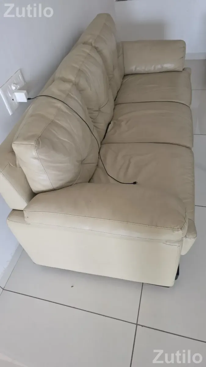 3 + 2 Seater Sofa for sell - સોફા સેટ અને કાઉચ - સુરત શહેર - Image 4