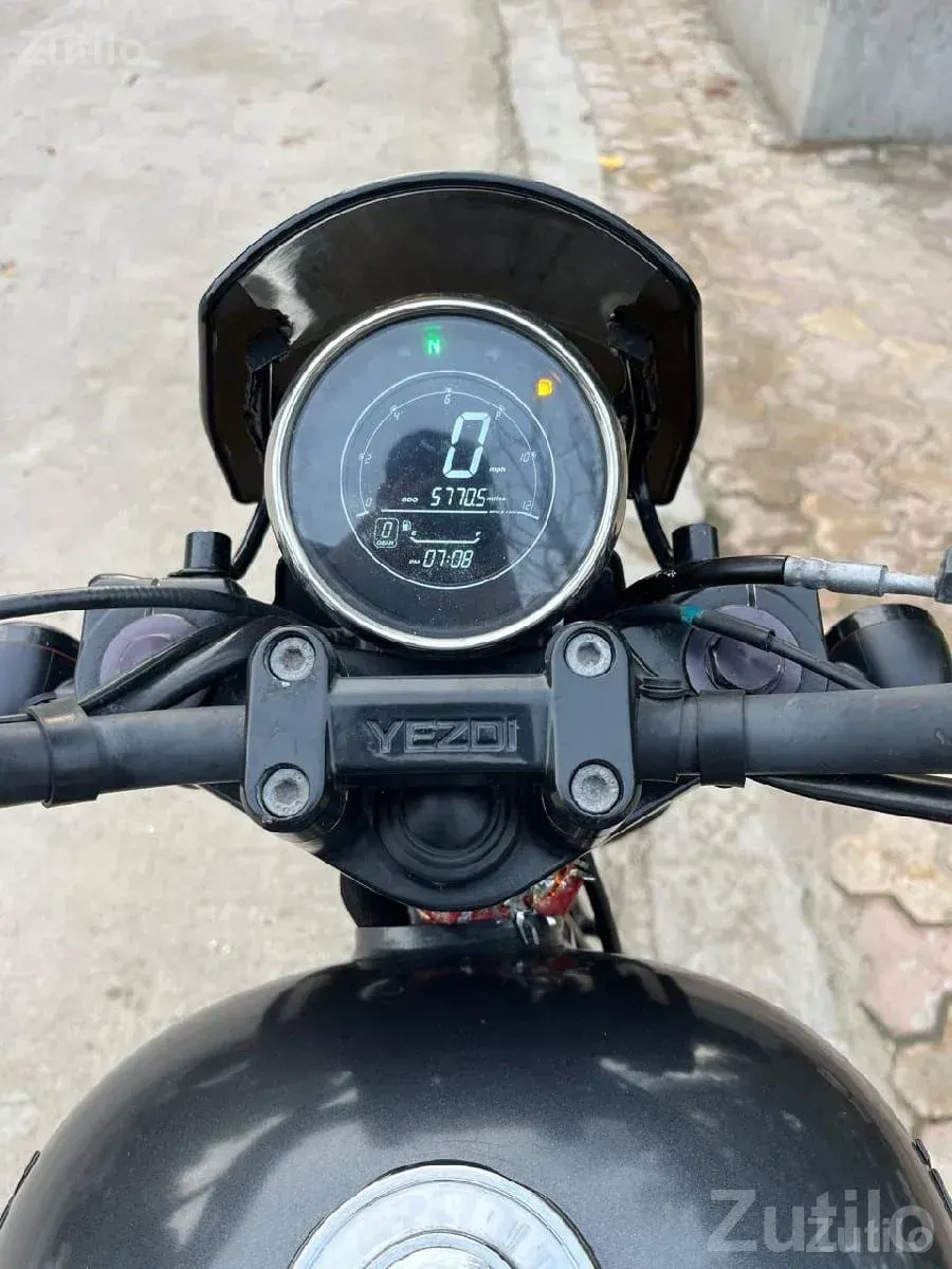 Yezdi Roadster 2022 Used Bike - Bikes - Bhanvad - Image 2
