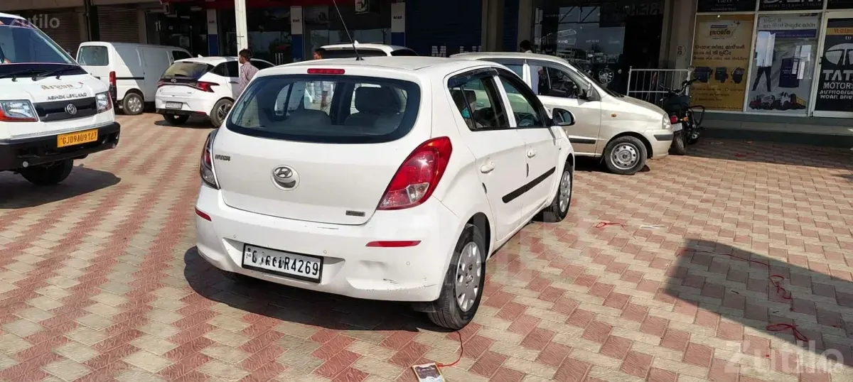 Hyundai i20 White Hatchback Car - Cars - Himmatnagar - Image 3