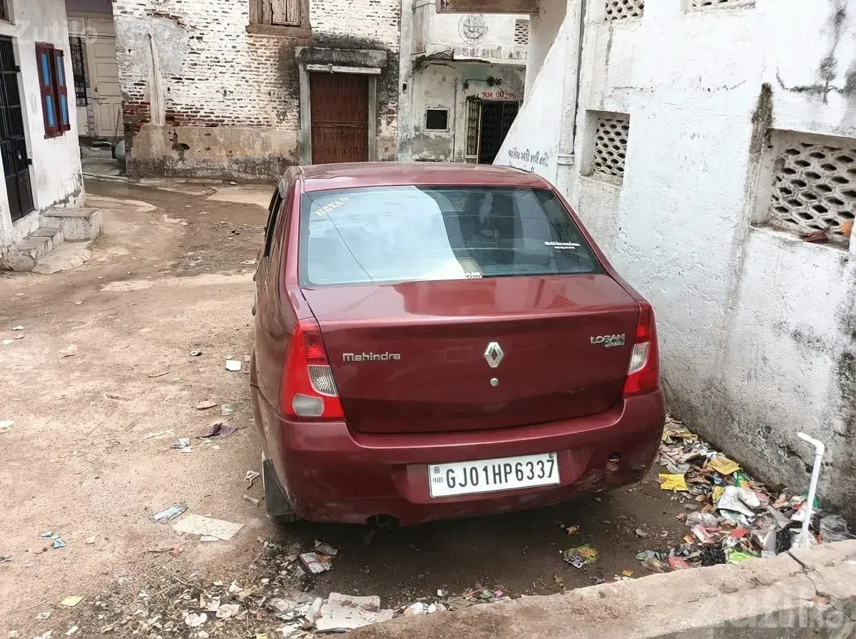 Mahindra Logan Red Sedan for Sale - Cars - Anand City - Image 4