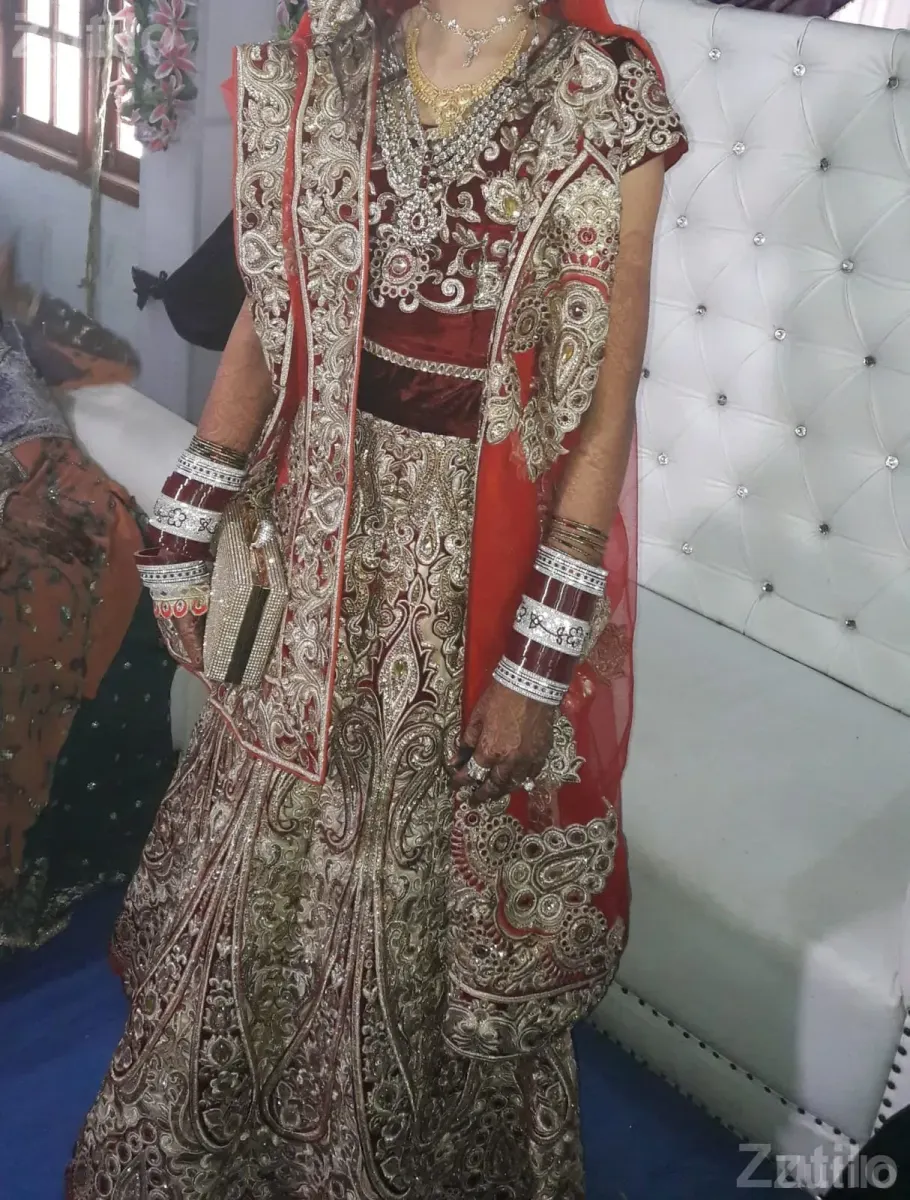 Maroon and Golden Bridal Lehenga - પરંપરાગત વસ્ત્રો - સુરત શહેર - Image 3