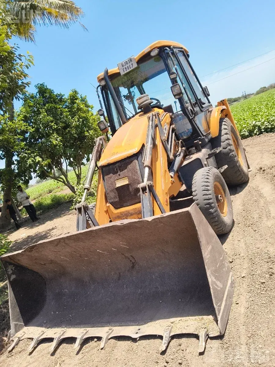 2017 JCB Backhoe Loader with Lifetime Tax - Construction Vehicles - Kalyanpur - Image 3