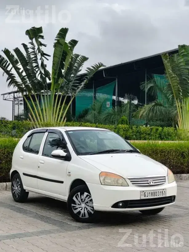 2015 Tata White Hatchback One Owner - Cars - Surat City - Image 4