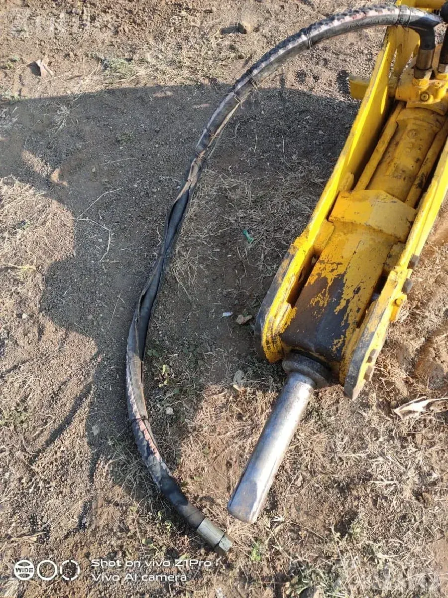 JCB Backhoe Loader 2011 with 360 Breaker - Construction Vehicles - Junagadh City - Image 2