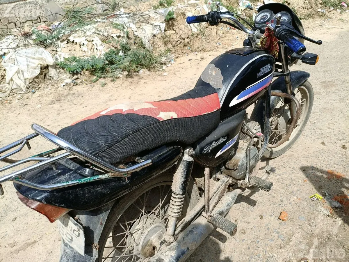 Used Commuter Motorcycle Black Red - બાઇક્સ - સાણંદ - Image 3