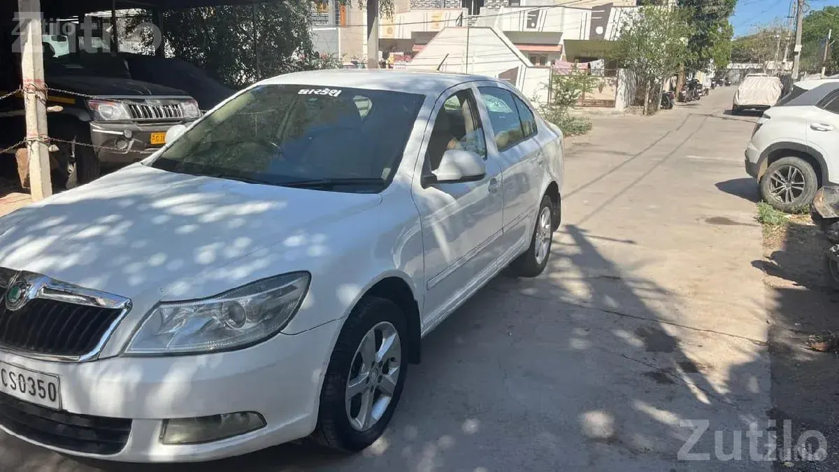 Skoda Laura 2.0 TDI Automatic 2012 - Cars - Khambhalia - Image 2